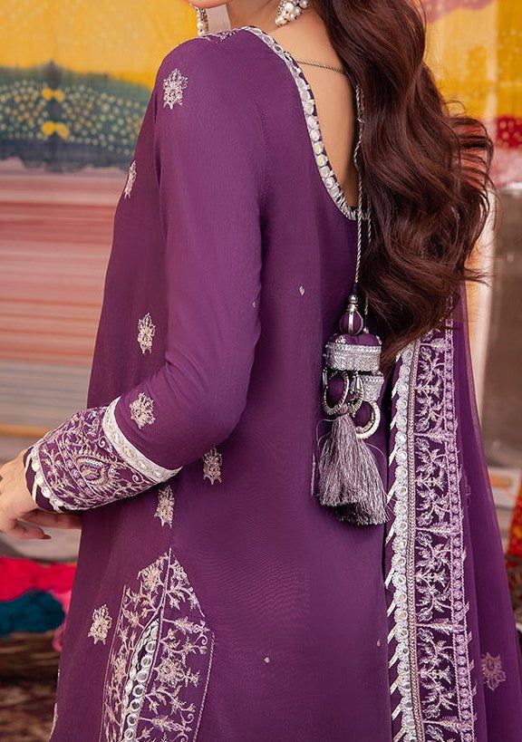 Komal Meer graces us with a royal regalia in the Purple ensemble from Asim Jofa's 'Abresham Collection.' It seems as if the fabric has been adorned with threads of luxury, featuring intricate threadwork, silver zari work, and sequins that create an opulent tapestry. The 9mm sequins, cascading from neckline to hem and embellishing the borders of the shirt and dupatta, transforms this attire into a true masterpiece fit for royalty. Embroidered Side Panels For Front Right and Left On Lawn Silk. Emb