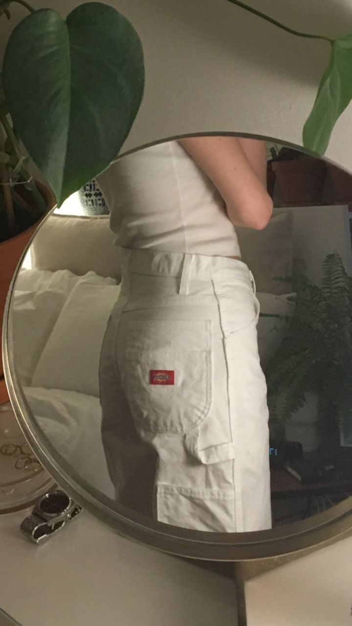 Dickies White Pants, White Dickies Pants Outfit, White Painters Pants Outfit, White Dickies Outfit, White Carpenter Pants Outfit, Sewing Overalls, Dickies Pants Outfits Women, Carpenter Pants Outfit, Mia Colucci Outfits