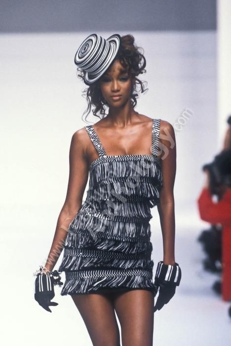 ARCHIVE,DEFILE,FASHION SHOW,FEMME,PRET A PORTER,READY TO WEAR,WOMEN Emilie Sindlev, Tyra Banks Modeling, Super Model Aesthetic, Tyra Banks 90s, Personality Outfits, Gemini Mood, Christian Dior 90s, Gianfranco Ferre Dior, Krayzie Bone