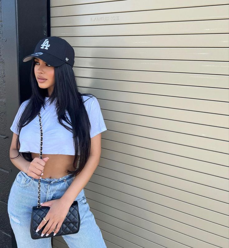 Dodger Game Outfit Women Cold, Dodger Hat Outfit Women, La Dodgers Outfit Women, Baseball Game Outfit Women Summer Night, Dodger Outfit Women, La Dodgers Hat Outfit Women, Dodger Fits, Girls In Fitted Hats, La Dodgers Hat Outfit