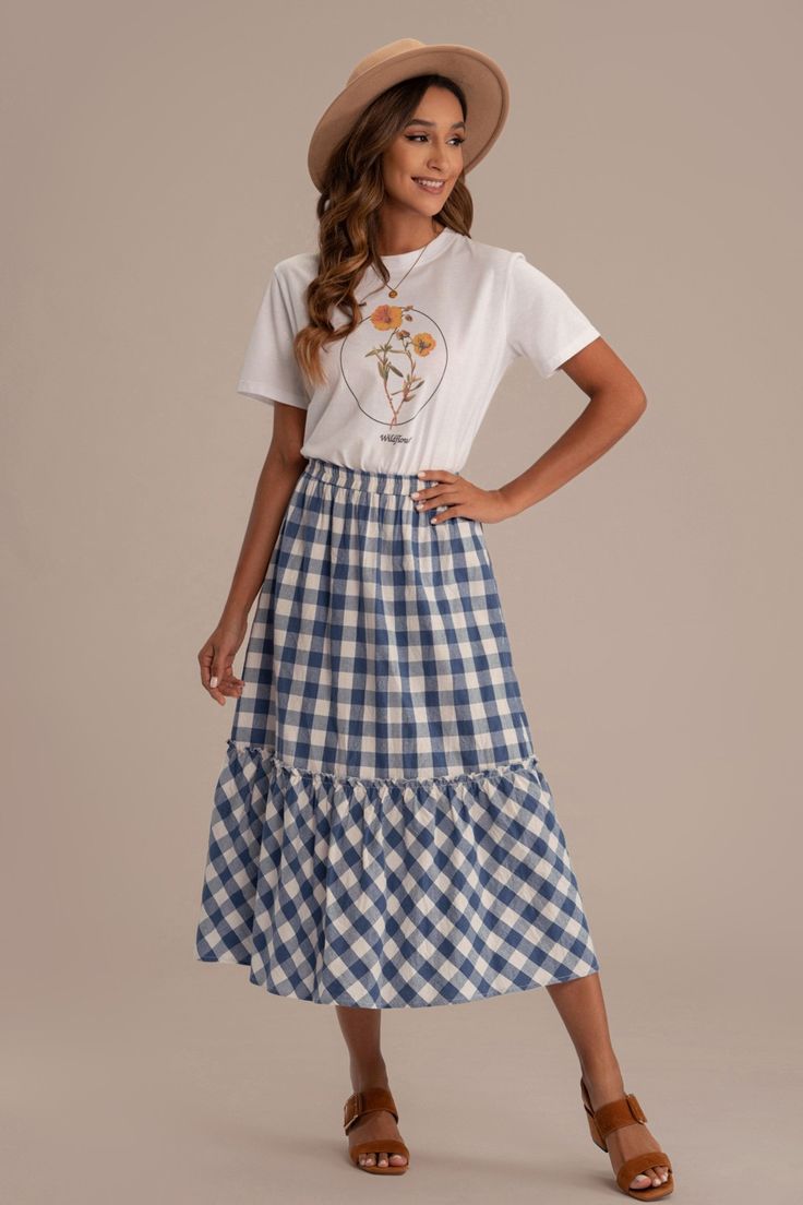 Plaid Elastic Waist Tiered Midi Skirt Blue Midi Skirt Outfit, Gingham Skirt Outfit, Tiered Skirt Outfit, Printed Tshirt Outfit, 50 Style Dresses, Style Essence, Teacher Fits, White Plaid Skirt, Seersucker Skirt