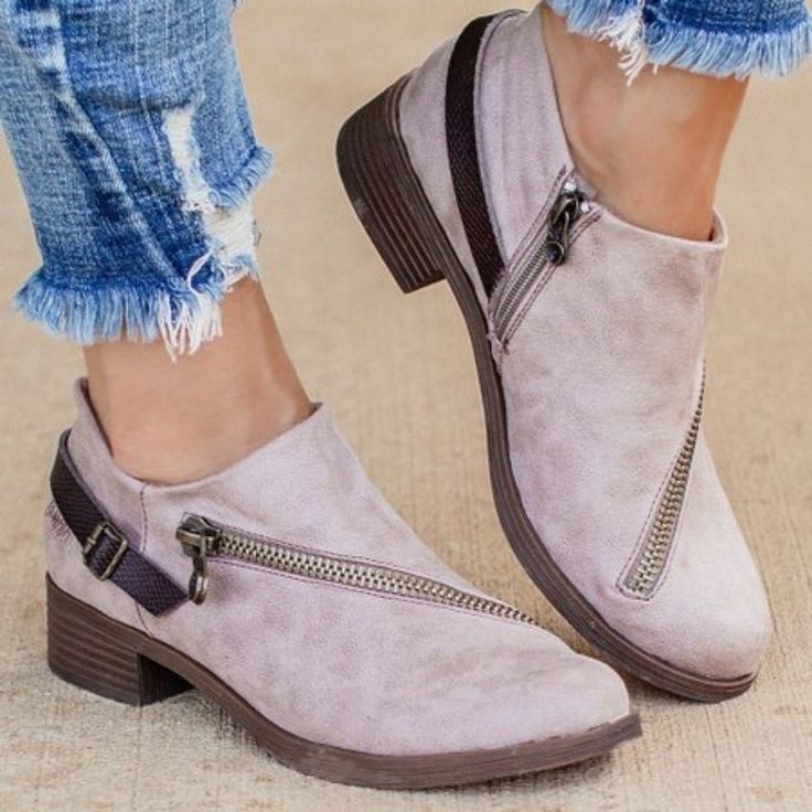 Ankle Booties With A Cross Zipper. Color Is Beige. Small Pocket Across The Top. Stock Photo Is Same Shoe Different Color. Size Is 43 Which Is A Size 10.Brand New And Will Be Packaged With Care. Boots Fall Ankle, Chunky Heel Boots, Casual Shoes Outfit, Women's Casual Shoes, Zipper Fashion, Chunky Heel Pumps, Chunky Heels Boots, Faux Leather Heels, Suede Ankle Boots