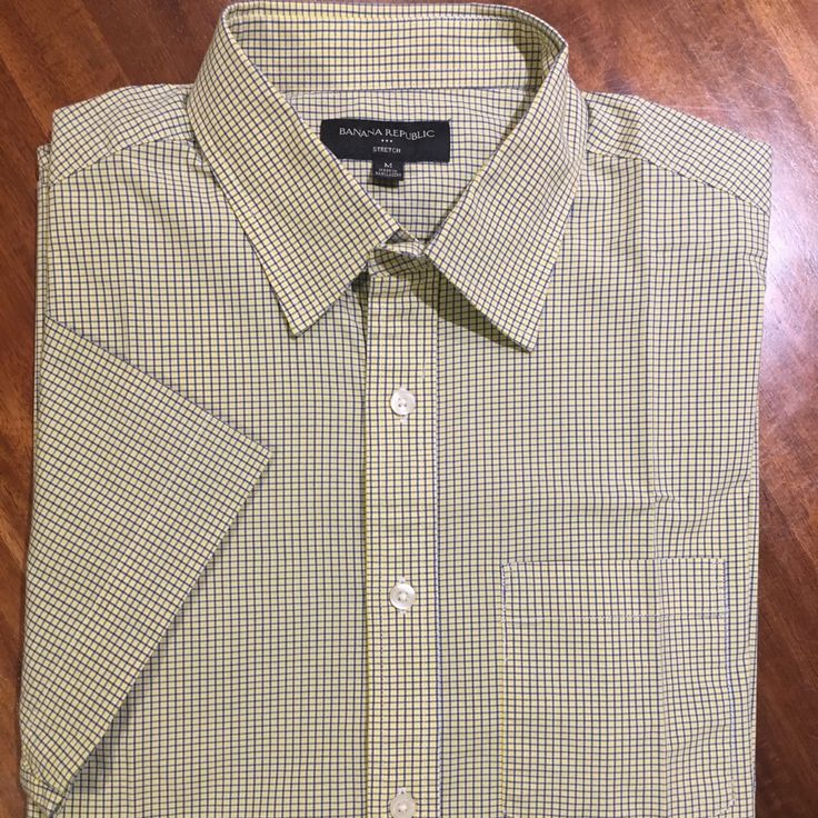 Banana Republic Short Sleeve Button Up Size : Medium Brand New Condition! Offers Are Accepted And Appreciated. Thank You For Looking! Short Sleeve Button Up, Mens Shirt Dress, Dress Shirts, Yellow Blue, Shirt Color, Blue Yellow, Banana Republic, Colorful Shirts, Shirt Dress