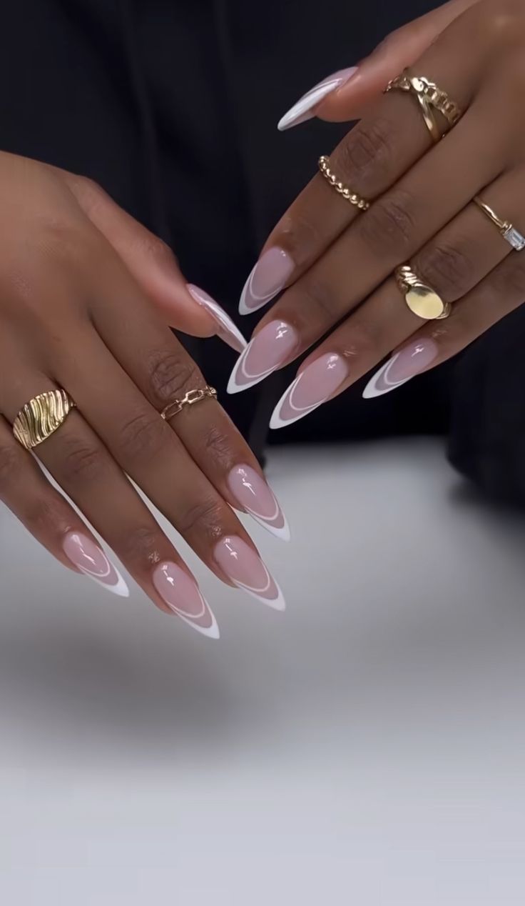 French On Almond Shape Nails, Oval Nails With Rhinestones, Almond Nails Designs Black Women, Photoshoot Nails Ideas, Almond Long Nails Design, Pretty Almond Nails Trendy, Oval Nail Designs Ideas, Short Nail Designs Almond, Almond Nails Designs Simple