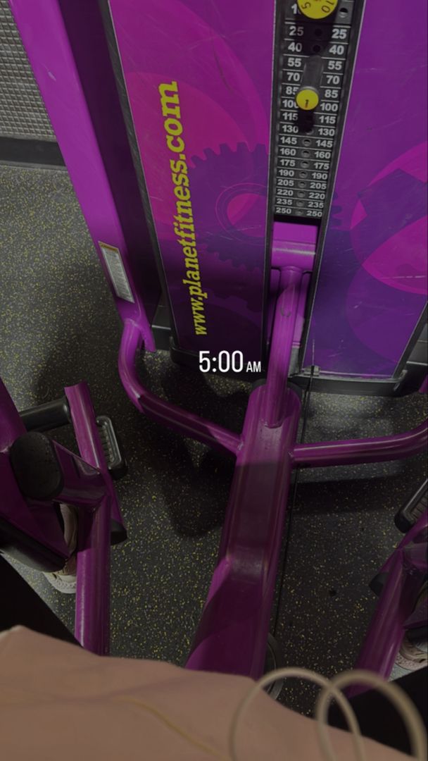 an overhead view of a purple gym machine with the number 500 on it's armrests