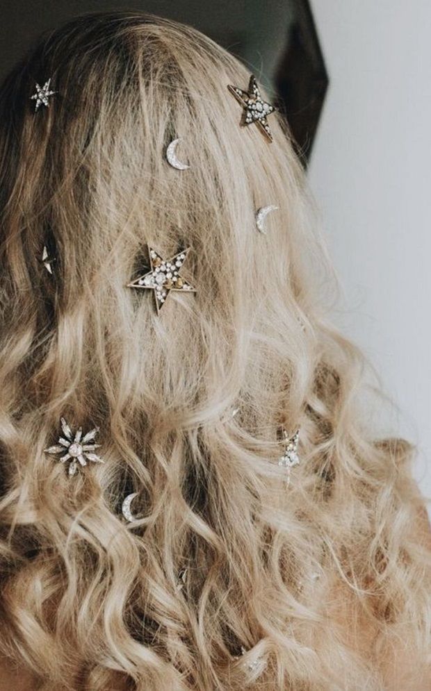 14 Times We Fell For Celestial Bridal Dresses and Accessories Coachella Hair, Lovely Kitchen, Fesyen Rambut, Hair Envy, Rehearsal Dinner, العناية بالشعر, Hair Day, Pretty Hairstyles, Stars And Moon