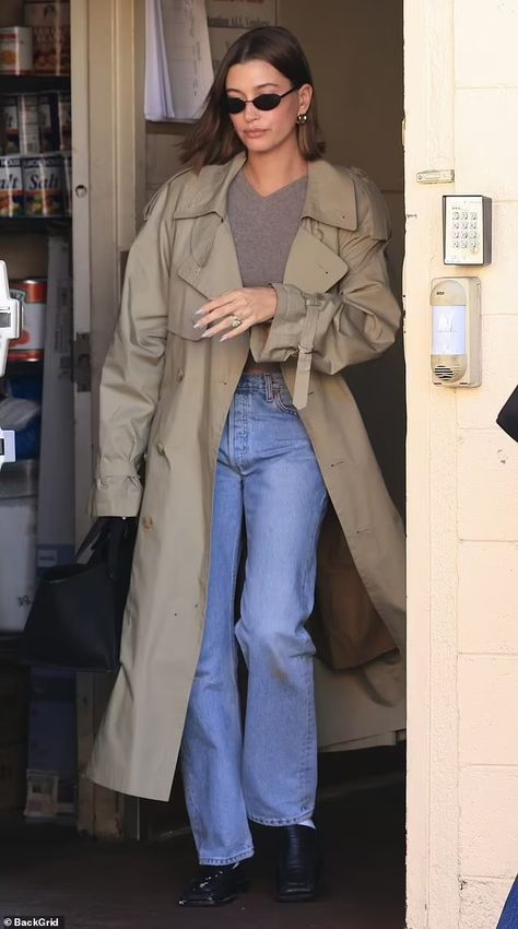 Hailey Rhode Baldwin, Minimalist Street Style, Hailey Bieber Style, Hailey Baldwin Style, Outfits Minimalist, Trench Coat Outfit, Celebrity Street Style, Coat Outfits, Mode Inspo