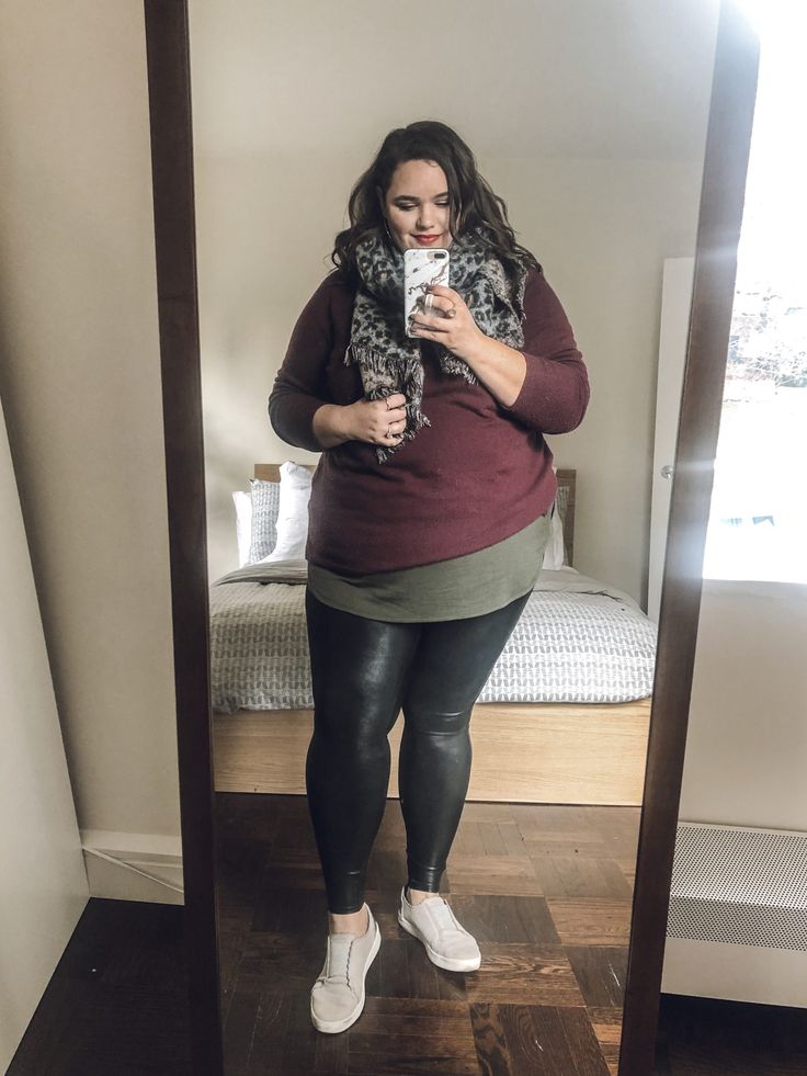 Black Leather Leggings Outfit Casual, Plus Size Leather Leggings Outfit, Leather Leggings Outfit Plus Size, Leather Leggings Outfit Casual, Black Leather Leggings Outfit, Leather Leggings Plus Size, How To Style Faux Leather Leggings, Faux Leather Pants Outfit, Style Faux Leather Leggings