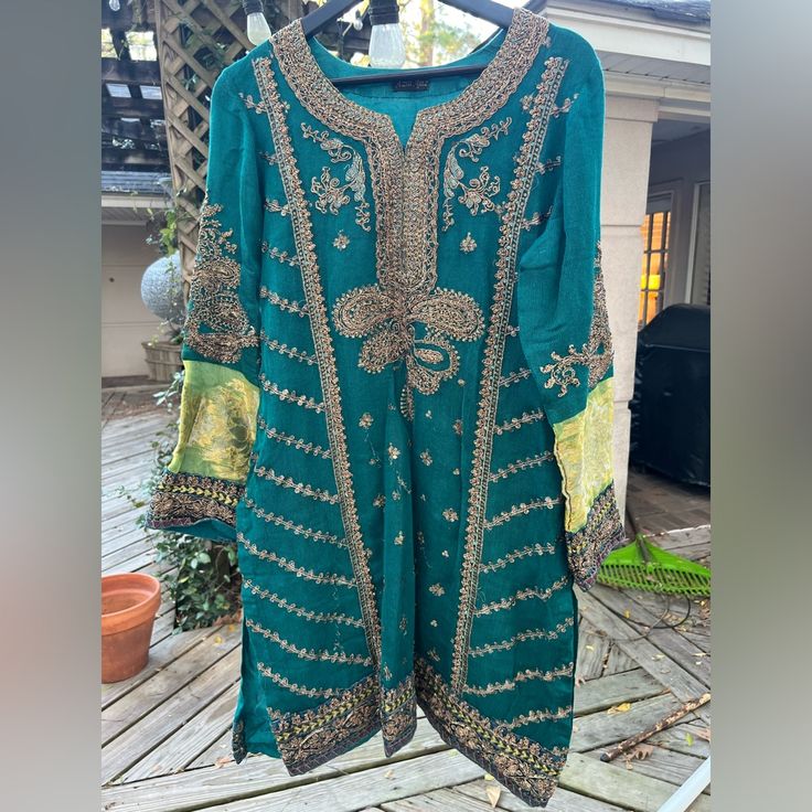 Brand New, Never Been Worn A Line Pakistani Dress Pakistani Clothes Desi Clothes Shalwar Kameez Eid Clothes Ramadan Clothes Chest 20.5” Waist 19.5” Hips 23.5” Arm Hole 9” Shirt Length 37.5” Fitted V-neck Kurta For Party, Fitted V-neck Party Kurta, Green Long Sleeve Salwar Kameez For Party, Green Long Sleeve Dress With Self Design, Green Long Salwar Kameez For Party, Ramadan Clothes, Eid Clothes, Dress Pakistani, Pakistani Clothes