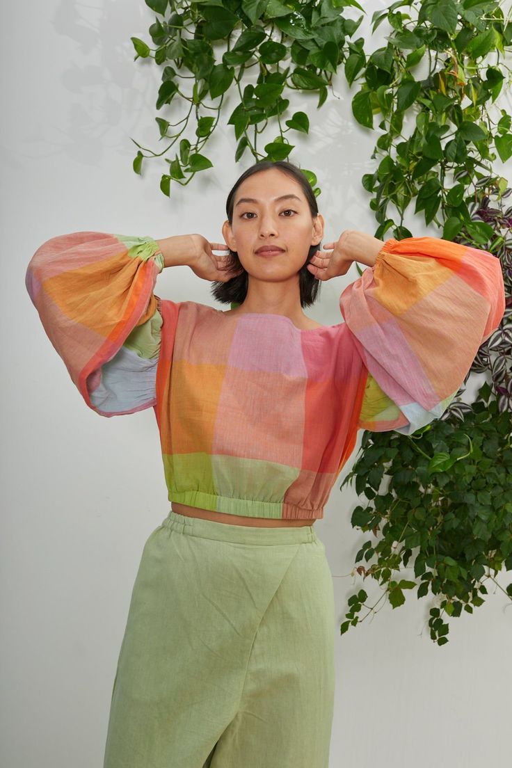 ELIZABETH TOP | JUPITER CHEX Rujuta Sheth, Ropa Upcycling, Gathered Sleeves, Look At You, Looks Style, Mode Inspiration, Cropped Top, Sewing Inspiration, Colorful Fashion