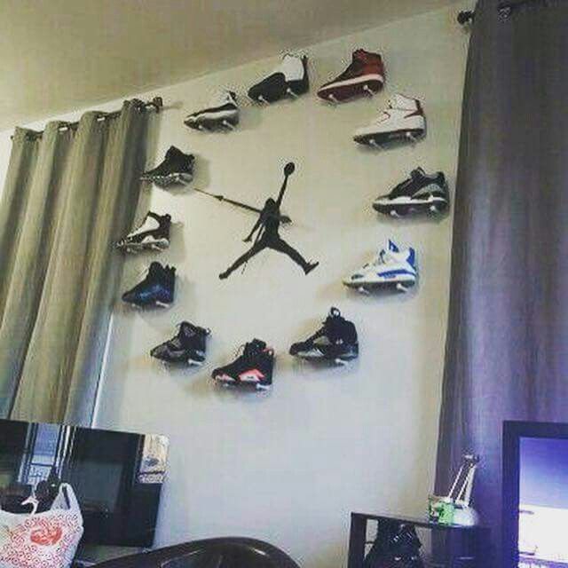 Sneaker clock. Good idea for outgrown shoes Jordan Clock, Sneakerhead Room, Nike Free Runners, Adidas Shoes Outlet, Sneaker Magazine, Moto Cross, Shoes Sneakers Nike, Discount Nikes, Nike Roshe Run