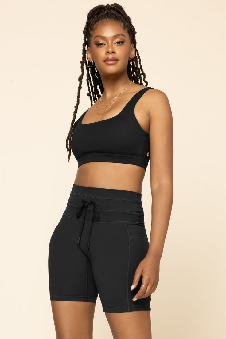 Run, stretch, and stride in buttery-soft comfort. Designed with our adjustable form-fitting Cargo waistband, these 7" Biker Shorts keep your strides comfy and your squats peek-a-boo free. Bra Bags, Short Bra, Leggings Hoodie, Pose References, Biker Short, Bra Dress, Crop Top Sweater, Seamless Leggings, Long Sleeves Jacket