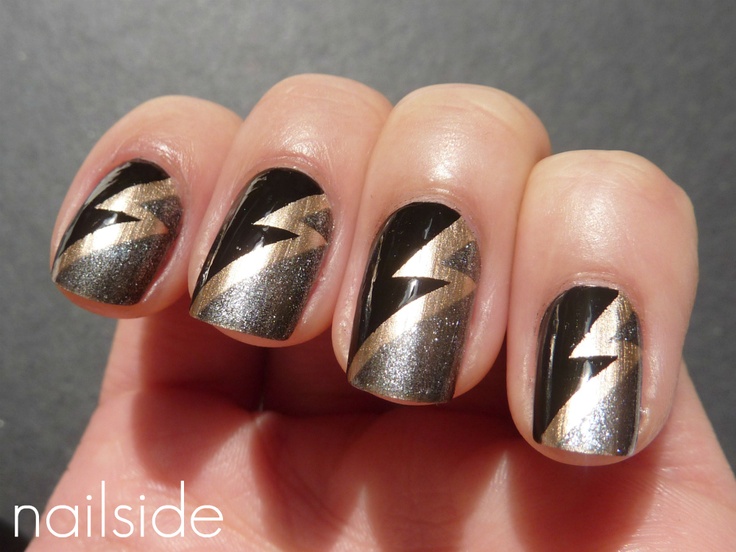 rock 'n' roll Lightning Bolt Nails, Rocker Nails, Lightning Nails, Harry Potter Nail Art, Harry Potter Nails, Rock Nails, Blitz Design, Solar Nails, Black Gold Jewelry