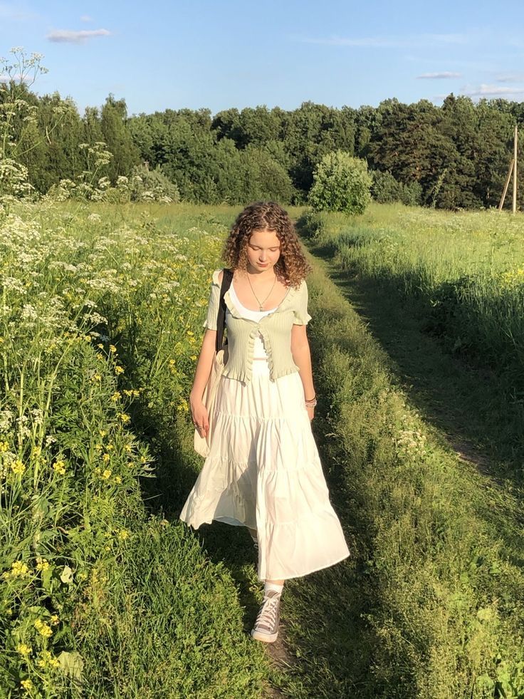 Ghibli Core Outfit, Forest Aesthetic Outfit, Cottagecore Summer Outfits, Instagram Model Aesthetic, Aesthetic Dress, Glamour Dress, Model Aesthetic, Paris Outfits, School Dresses