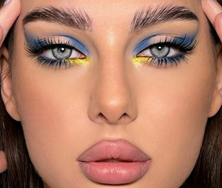 Wolverine Makeup, Ukraine Makeup, Pure Makeup, Yellow Eye Makeup, Blue Makeup Looks, Vibrant Makeup, Yellow Makeup, Yellow Eyeshadow, Makeup Shades