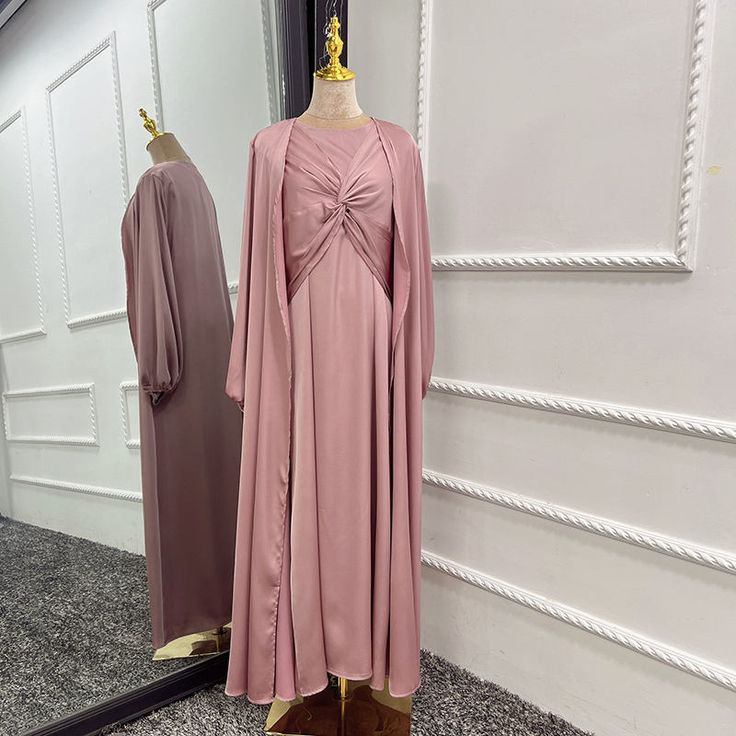 This Lux Two Piece Set is made from high-quality satin, and includes a long sleeve inner dress with chest design and a long sleeve open abaya in a matching color. Available in 6 beautiful colors. Ramadan Dress, Open Kimono, Prom Couples, Open Abaya, Moroccan Kaftan, Dress Muslim, Maxi Cardigan, Muslim Dress, Islamic Clothing