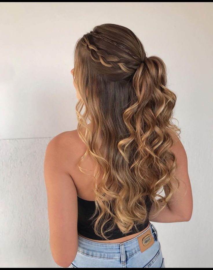 hoco hair, homecoming hair ideas, hoco hairstyles, hairstyles for hoco Prom Hair Strawberry Blonde, Grad Hairstyles For Medium Length Hair, Hair For A Bridesmaid, Loose Braid Bridesmaid Hair, Beach Waves Hair Styles, Grad Party Hairstyles, Hairstyles For Cap And Gown Graduation, Pretty Simple Hairstyles, Hair Styles For Strapless Dress Formal