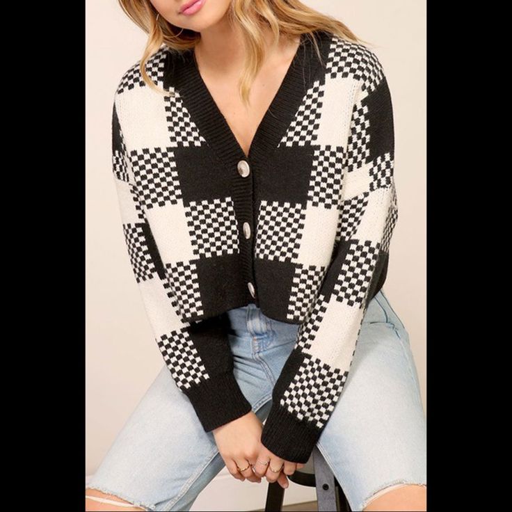 Long Sleeve Checkered Cropped Cardigan. Long Sleeve Button Closure Cropped Fit 65% Acrylic, 35% Polyamide Imported Trendy White Button-up Cardigan, Trendy White Cardigan With Buttons, Trendy Black Button-up Cardigan, Zara Cardigan, Pink Crew Neck Sweater, Navy Blue Cardigan, Oversized Knit Cardigan, Cocoon Cardigan, Cropped Cardigan Sweater