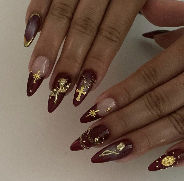 Sade Nails Aesthetic, Sade Aesthetic Nails, Red And Gold Nails Ideas, Red Nails And Gold, Sade Nails, Red Gold Nails, Nails Red And Gold, Beautiful Red Nails, Red Nails Inspo