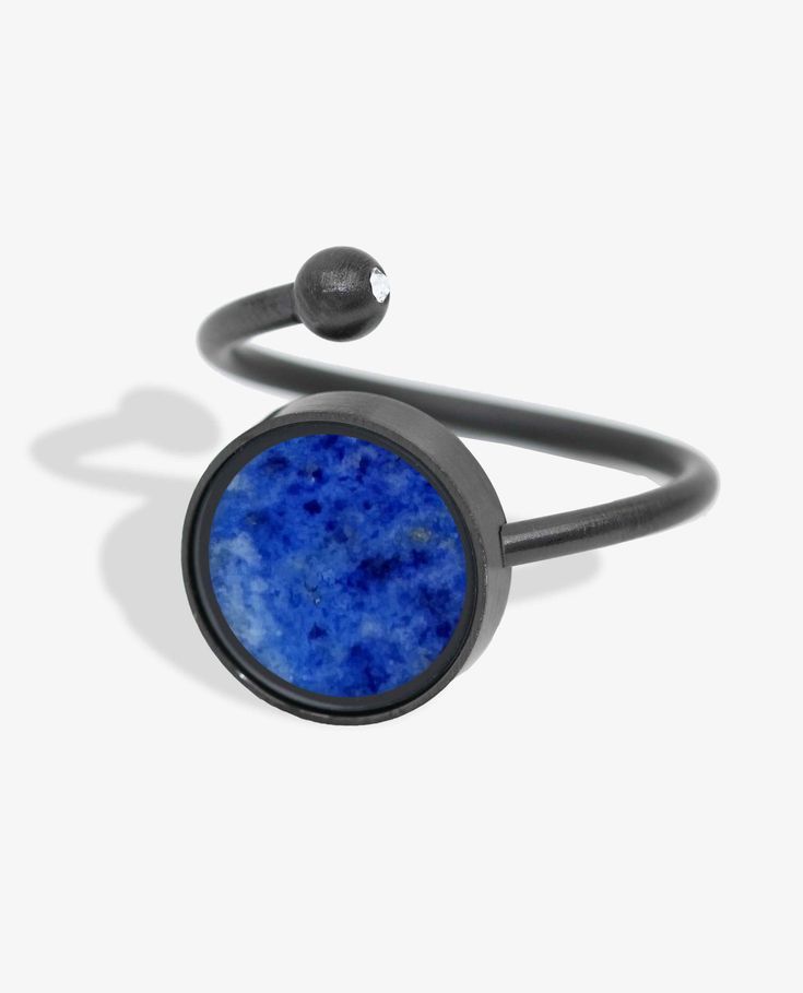 Lapis Lazuli d'Afghanistan, pierre précieuse de la royauté & de la spiritualité, favorisant calme et communication
Pierre brute semi-précieuse sélectionnée de manière éthique, taillée et polie à la main avec savoir-faire
Monture unique en verre protégeant la pierre contre les chocs, chutes, coups, rayures, l'eau, et la chaleur
Bague au diamètre ajustable
Délicat zircon minutieusement serti sur la sphère élégante de la bague
Or plaqué sur de l’acier inoxydable 316

SÉLECTIONNER LA MONTURE :

Aci Elegant Rings With Raw Stone, Round Shape, Elegant Adjustable Crystal Ring With Natural Stones, Adjustable Formal Crystal Ring With Gemstone, Adjustable Gemstone Crystal Ring For Formal Occasions, Natural Stones Open Ring Jewelry Gift, Formal Adjustable Gemstone Crystal Ring, Natural Stone Open Ring Jewelry Gift, Gift Natural Stones Open Ring Jewelry, Gift Open Ring With Natural Stones