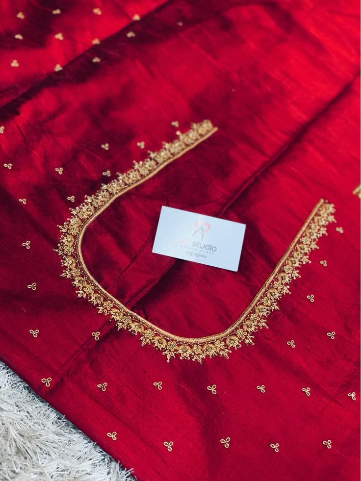 Red Blouse Design, Blouse Design Aari Work, Pink Blouse Designs, Blouse Maggam Work, Traditional Blouse Designs, Wedding Saree Blouse Designs, Cutwork Blouse Designs, Simple Embroidery Designs, Maggam Works