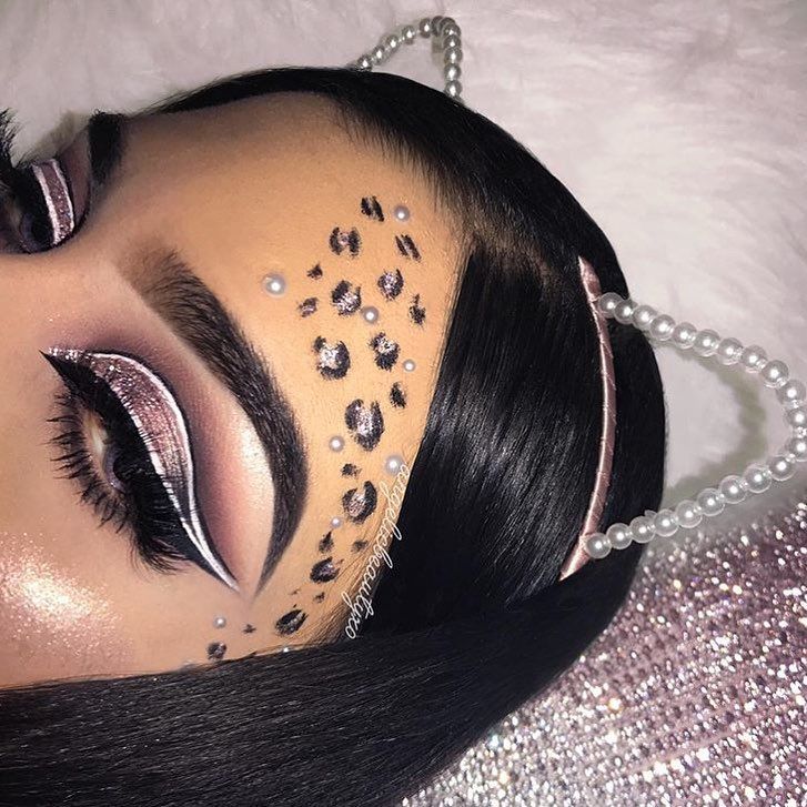 Cat Inspired Makeup Looks, Cat Look Makeup Halloween, Evil Cat Makeup, Cats Broadway Makeup, Leopard Makeup Halloween, Glam Cat Makeup Halloween, Leopard Makeup, Leopard Halloween, Leopard Costume