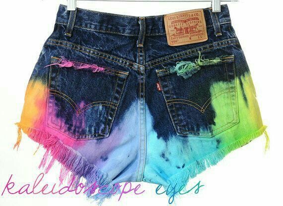 Tye Dye Denim, Tie Dye Jean Shorts, Dyed Denim, Tie Dye Crafts, Rainbow Ombre, Diy Shorts, Tie Dye Diy, Tie Dye Shirts, Painted Clothes