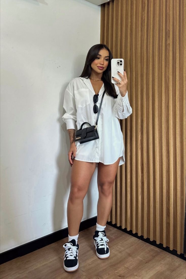 Oversize T Shirt Outfits Women Casual, Long Button Up Shirt Outfit Summer, Mexico City Outfit Ideas Summer, Romantic Style Outfit Aesthetic, Park Concert Outfit, Comfy Bar Outfit, Mid Size Date Night Outfit, La Fashion Summer, Graduation Guest Outfit Casual