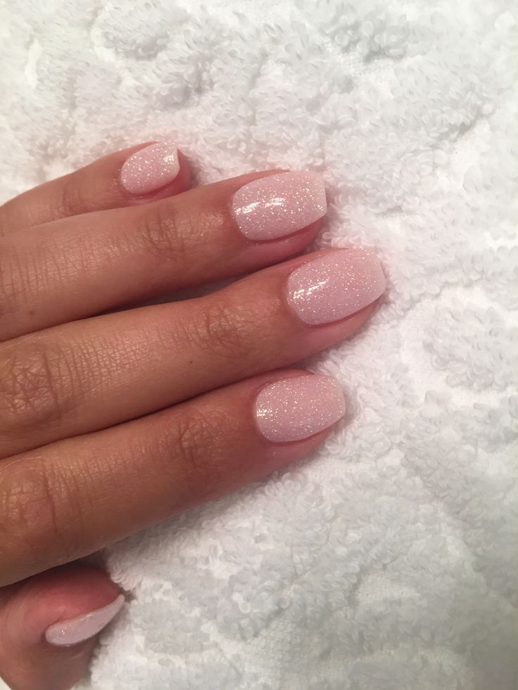 Emchi dip powder- color EC009 Pale Pink Sparkle Nails, Sparkle Dip Nails, Soft Pink Nails With Glitter, Light Pink Sparkly Nails, Pink Sparkle Nails, Pink Sparkly Nails, Dip Manicure, Nail Business, Dip Nails