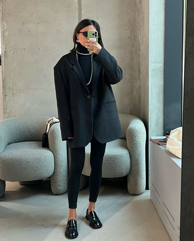 Black Leggings Chic Outfit, Legging Blazer Outfit, Black Blazer And Leggings Outfit, Legging And Blazer Outfit, Leggings Dress Outfit, All Black Outfit For Work Winter, Leggings Chic Outfit, Black Leggings Outfit Work, Leggings Blazer Outfit