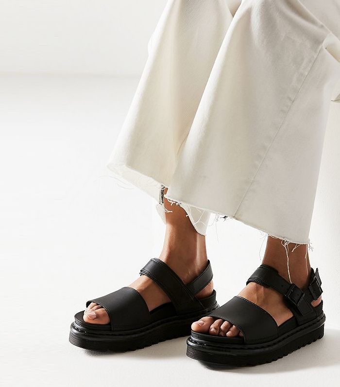 Dr. Martens Voss Black Leather Sandals Voss Sandals, Dr Martens Voss, Dr Martens Sandals, Doc Martens Style, Doc Martens Outfit, Doc Martens Boots, Sunday Style, Black Platform Sandals, Sandals Outfit