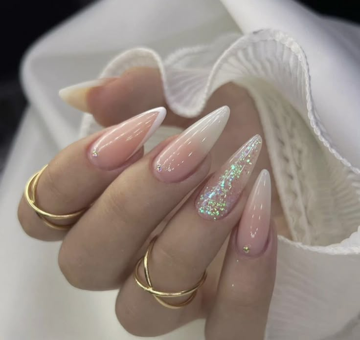 Kasut Tumit Tinggi, Fake Nails White, Short Fake Nails, Nude Nail Designs, Medium Almond, Ombre Acrylic Nails, Almond Nails Designs, Minimalist Nails, Baby Boomer