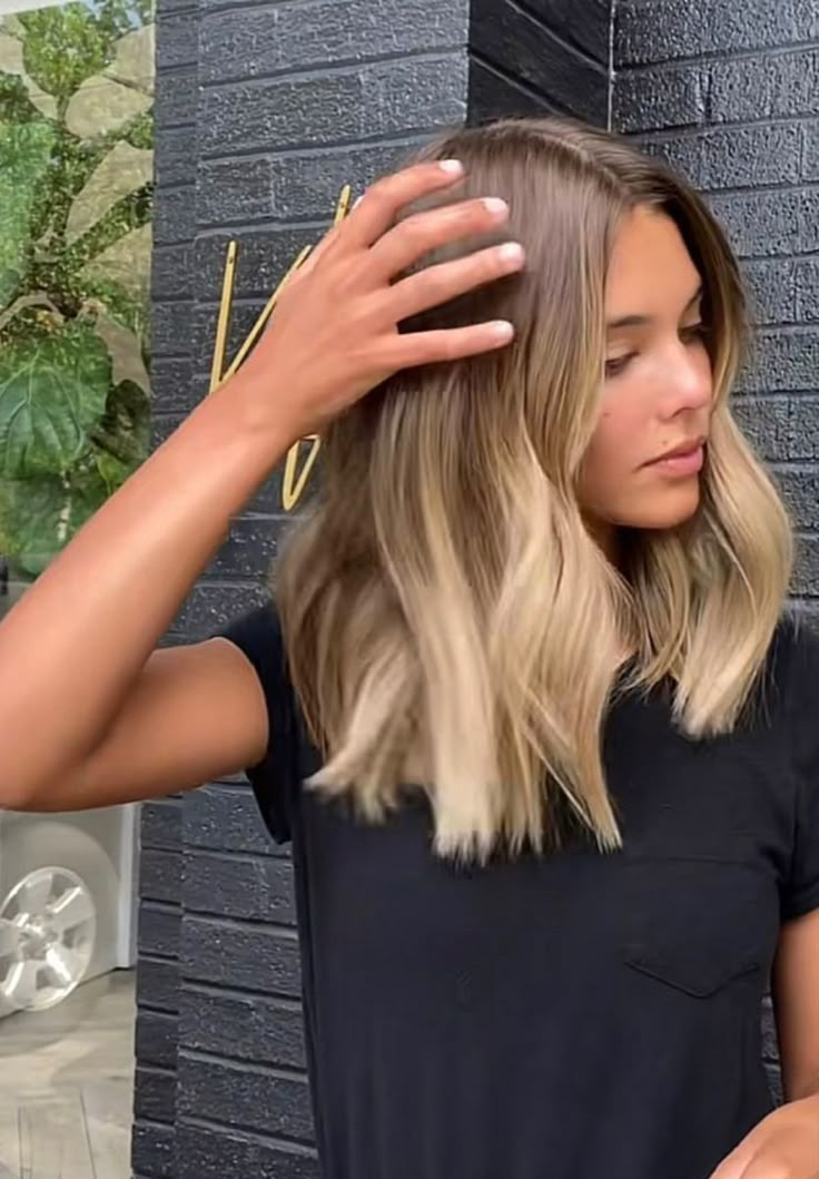 // b a l a y a g e Colour Hair Trends 2023, Long Bob In Ponytail, What To Do With Grown Out Blonde Hair, Bob Hairstyles With Balayage, Shirt Balayage Hair, Dark Blonde 2023, Blonde Medium Bob With Bangs, Blonde Hair Trend 2023, Blonde Model Hair