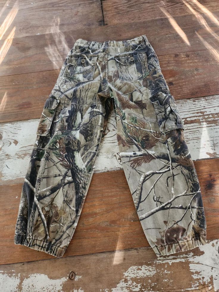 Real Tree cargo pants size 8yo in great shape! Super soft and has adjustable bottoms and waist! Please see photos for details, if you have any additional questions please send me a message I'm happy to help! Tree Cargo Pants, Real Tree Pants, Camo Trousers, Seasonal Outfits, Cargo Hose, Realtree Camo, Real Tree, Kinds Of Clothes, Tree Patterns