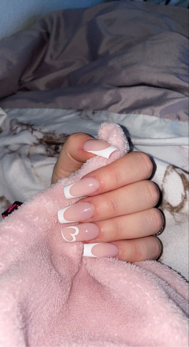 Nokti French White Nails, Mail Designs Acrylic Summer, Heart Nail French Tip, Nails Acrylic Square White, Acrylic Nails French Tip With Heart, French Tips Nails With Heart, Gel Nails Heart Designs, Cute French Tip Nails White, Nail Ideas With French Tip