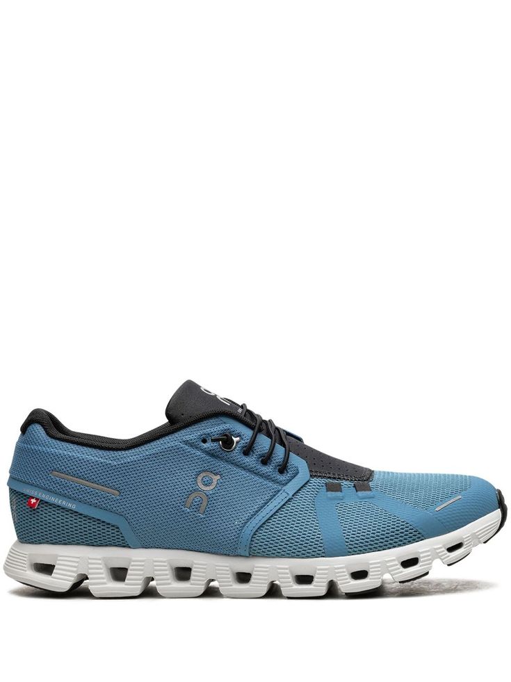 the on cloud running shoe in blue