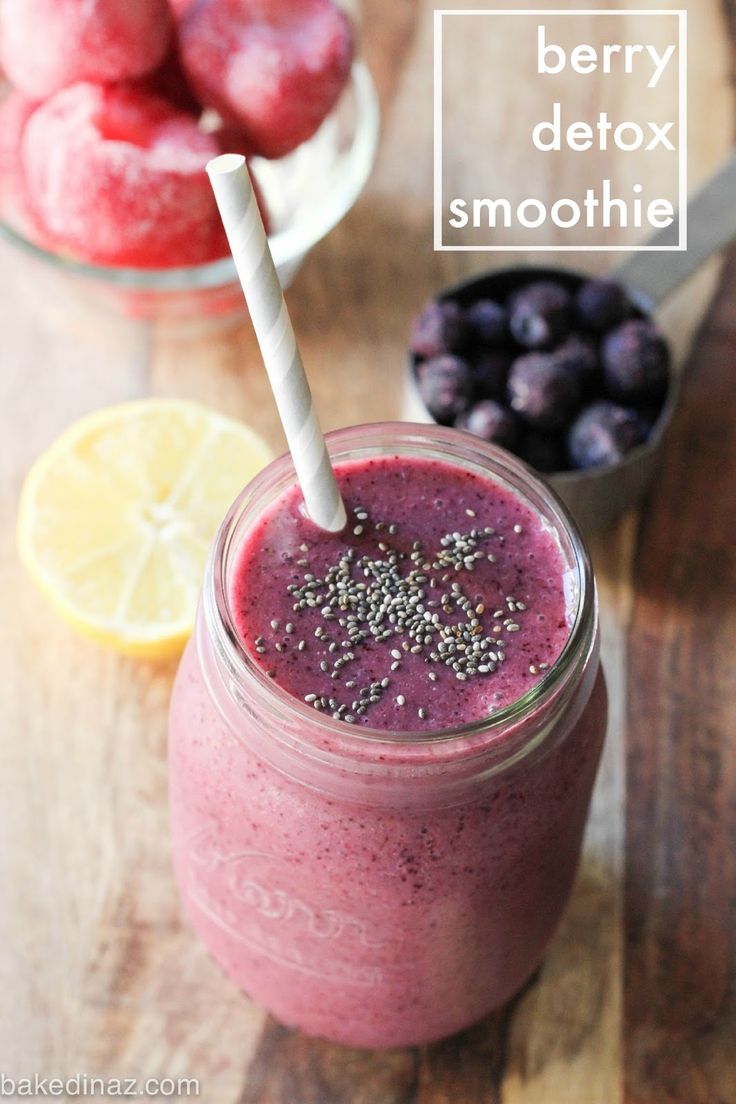 Baked in Arizona: Berry Detox Smoothie Berry Ginger Smoothie, Smoothie Berries, Lemon Spinach, Detox Smoothie Recipes, Lemon Drink, Strawberries Blueberries, Smoothie Detox, Lemon Ginger, Smoothie Ingredients