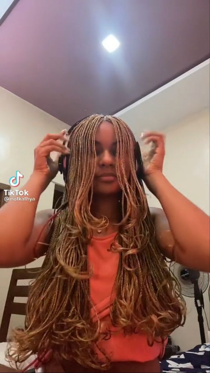 Braids For Black Women Layers, Layered Box Braids Black Women, French Curls Braids Front View, Layered French Braids For Black Women, Box Braid Layers, French Braids Layered Hair, Layered Box Braids Hairstyles, Layered Curly Braids Black Women, 3 Layered Braids