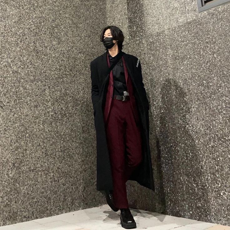 Modern Japanese Outfit Men, Chinese Outfits Modern Men, Red And Black Male Outfits, Japanese Streetwear Fashion Men, Modern Chinese Fashion Men, Chinese Male Fashion, Chinese Street Style Men, Japanese Mens Fashion Street Styles, Asian Streetwear Men