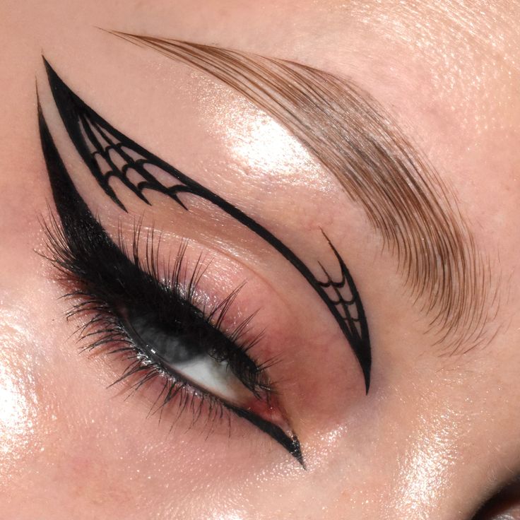 Makeup Looks Graphic Liner, Halloween Graphic Liner, Eyeliner Idea, Demon Makeup, Super Shock, Halloween Eye Makeup, Graphic Makeup, Rave Makeup, Graphic Eyeliner