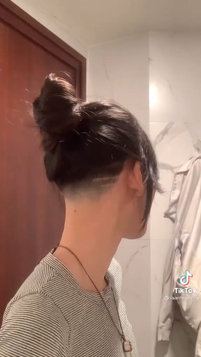 Undercut Hairstyles Women, Undercut Long Hair, Cabello Hair, Beauty Boost, Power Of Makeup, Short Hair Undercut, Ash Blonde Hair, Hairdos For Curly Hair, Shot Hair Styles