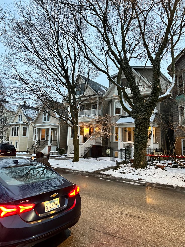 Chicago Suburbs Houses, Chicago Suburbs Aesthetic, American Suburbs Aesthetic, Snowy Suburbs, Suburbs Aesthetic, Snowy Chicago, American Suburbs, Chicago Snow, Chicago Homes