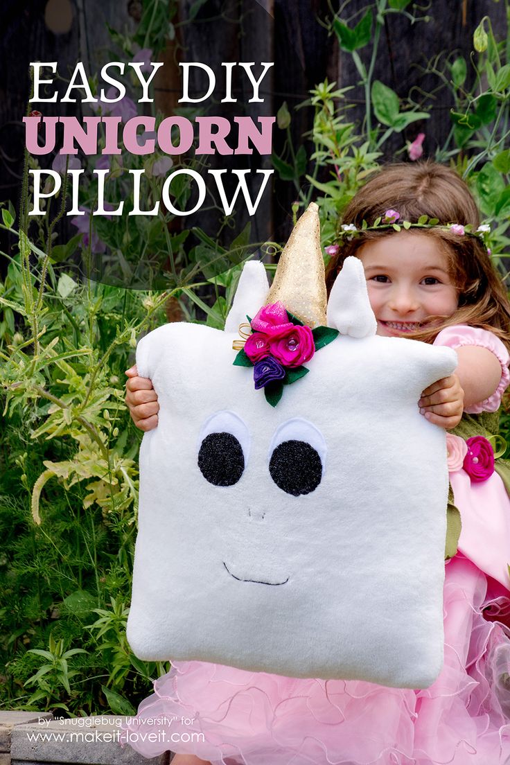 Learn how to make this unicorn pillow! It's easy with this free template and tutorial! Diy Unicorn, Family Room Makeover, Unicorn Pillow, Cute Dorm Rooms, Sewing Pillows, Living Room Green, Farmhouse Kitchen Decor, Unicorn Party, Easy Sewing