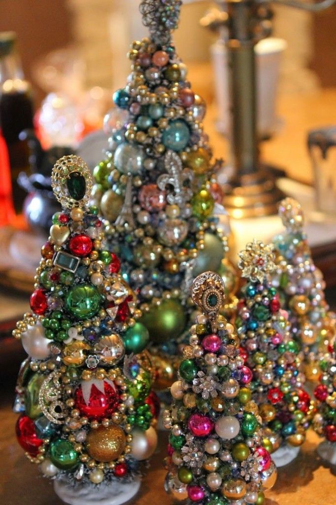 a christmas tree made out of beads and other ornaments is featured in this postcard