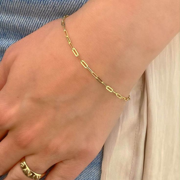 Our 14K solid gold diamond cut oval link bracelet is the bracelet you have been waiting for. Easy to wear, adjustable, stackable and a diamond cut edge to give it that extra shine on your wrist. Available in Yellow, Rose & White gold and many lengths.  Link Size: 5.6mm x 2.1mm Solid 14K Gold Lobster Clasp Lock Life Floating Diamond Ring, Diamond Bar Bracelet, Diamond Drop Necklace, Zodiac Bracelet, Letter Bracelet, Engraved Bracelet, Bar Bracelets, Tennis Bracelet Diamond, Engraved Necklace