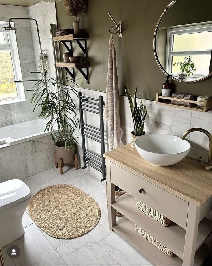 a bathroom with a sink, toilet and bathtub in it's center area