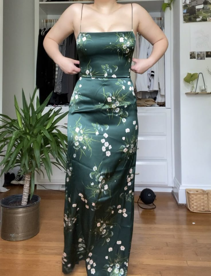 Floral Cowl Neck Dress, Floral Green Prom Dress, Green Floral Formal Dress, Late Summer Wedding Guest Dress, Green Floral Dress Outfit, Green Dress Birthday, Birthday Guest Outfit, Vintage Style Prom Dresses, Floral Occasion Dresses