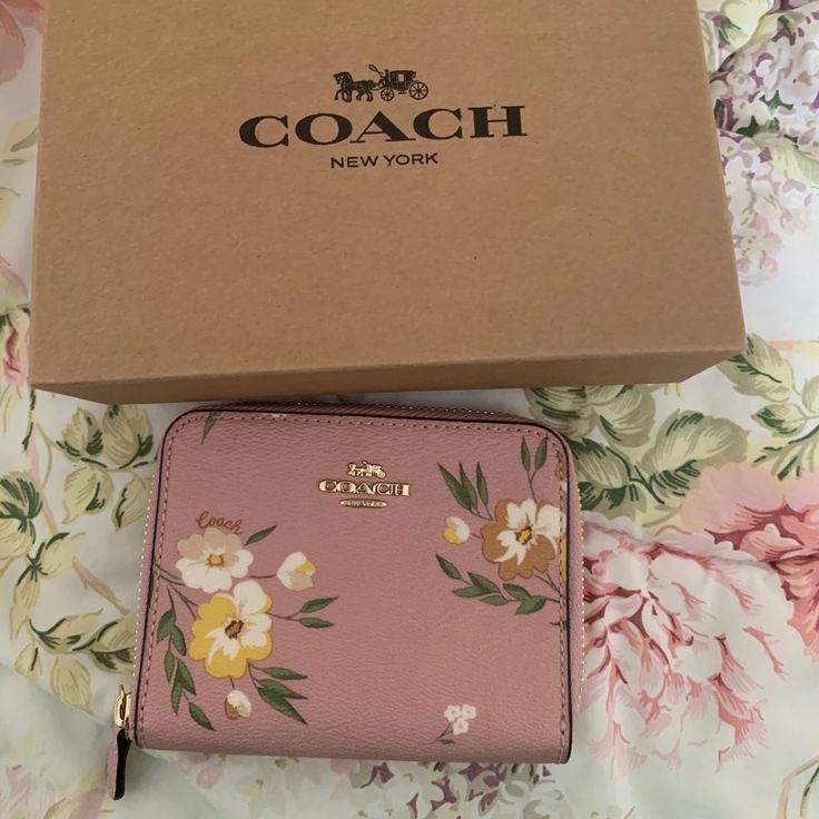 New Coach Floral Zip Wallet Compact Coach Wallet As Gift, Coach Bifold Coin Purse Gift, Coach Bifold Wallet As Gift, Coach Compact Wallet For Daily Use, Compact Coach Wallets For Daily Use, Compact Coach Wallet For Daily Use, Coach Wallets As Spring Gifts, Elegant Wallets For Daily Use In Spring, Elegant Spring Wallets For Daily Use