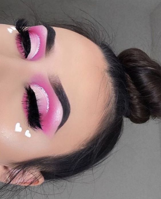 Easy Valentines Day Eye Makeup Step by Step Hot Pink Bustier Outfit, Pink Makeup White Eyeliner, Valentine’s Day Make Up Looks Pink, Valentines Eye Makeup Simple, Pink Eyeshadow Ideas, Cute Valentines Makeup, Cute Eyeshadow Ideas, Valentine’s Day Make Up, Valentine’s Day Make Up Looks