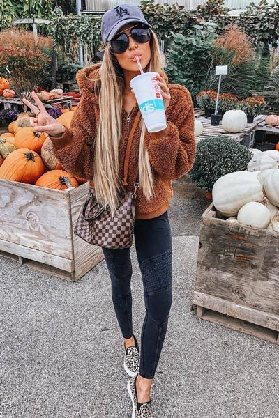 30+ Sexy Fall Outfits Guaranteed To Get You Noticed | ae Full Zip Hoodie + Washed Seamless Skimmer + Vans Shoes Winter Mode Outfits, Fall Fashion Coats, Look Legging, Pastel Outfit, Cute Winter Outfits, Outfit Inspiration Fall, Long Blonde, Cute Fall Outfits, Long Blonde Hair